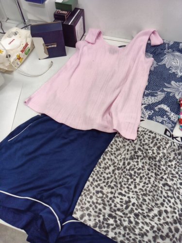 7 ASSORTED PAJAMA SHORTS & SHIRTS - SMALL - ASSORTED BRANDS image 4