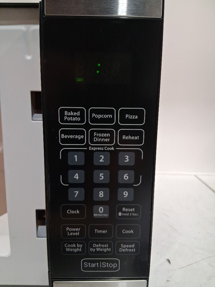DANBY DESIGNER COUNTERTOP/UNDER CABINET DIGITAL MICROWAVE OVEN - 0.7CU.FT - STAINLESS STEEL/BLACK - (MODEL: ddmw007501g1) image 9
