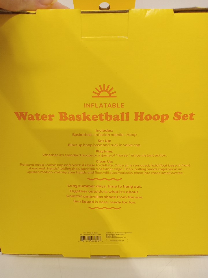 sun squad inflatable water basketball hoop set - yellow/blue image 3