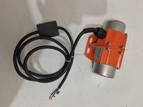 VEVOR AC Concrete VibratING MOTOR - 110V, 40W, Single Phase AC Electric Vibrating Motor, 3600rpm Asynchronous Vibration, 2M Cable, IP65 Waterproof (MODEL: HY-0.4-110N) image 7