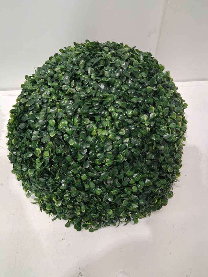 COSTWAY ARTIFICIAL BOXWOOD TOPIARY SHRUB BALLS WITH UV PROTECTION, 15.7" ROUND - GREEN (MODEL: HZ10015) image 3