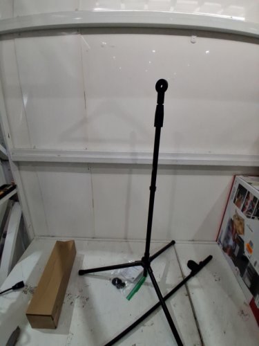 AMAZON BASICS TRIPOD BOOM MICROPHONE STAND - HEIGHT-ADJUSTABLE WITH METAL BASE / 3.3FT - 5.6FT WITH CLOTHESPIN MIC CLIP image 2
