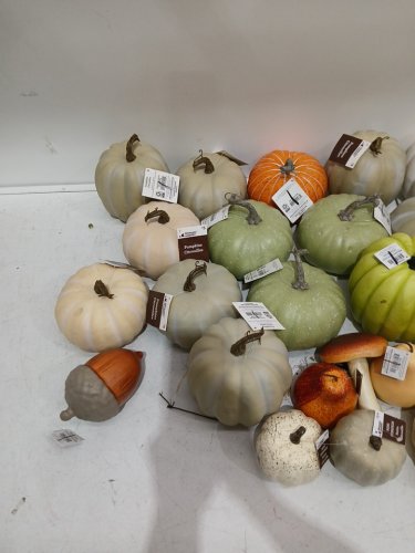 25PC+ ASSORTED FALL STYLE FILLER DECOR - PUMPKINS, ACORNS, PINECONES AND MORE - VARIOUS SIZES image 3