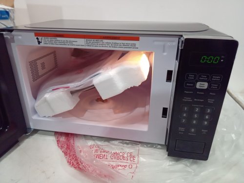 DANBY COUNTERTOP MICROWAVE OVEN - 0.7 CU/FT - BLACK ( MODEL- DBMW0721BBB) image 4