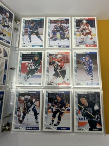 550 APPROX ASSSTD SCORE 1992 HOCKEY NHL CARDS image 14