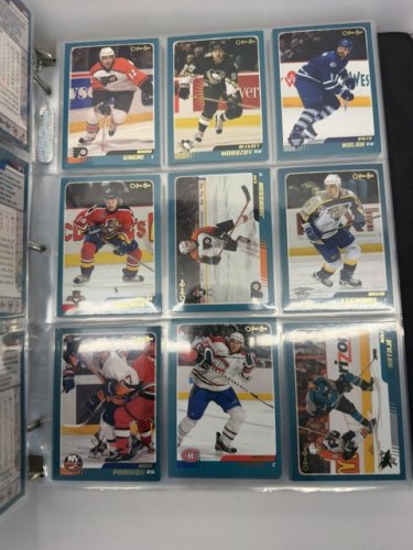 300 APPROX ASSSTD 2003 O-PEE-CHE NHL HOCKEY CARDS image 8