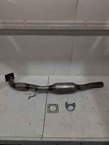 A-Premium Catalytic Converter - Compatible with Volkswagen Jetta 2001-2005, Golf 2001-2006, Beetle 2001-2005, 2.0L - (model: CCT42766-C) image 2