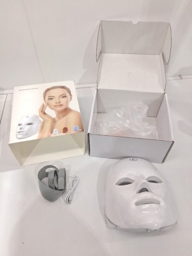 led light therapy facial beauty instrument mask with 7 colour modes - white image 2