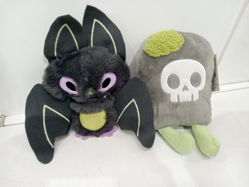 2 ASSORTED GLOW-IN-THE-DARK HALLOWEEN PLUSH TOYS - 5" - GREY/PURPLE/GREEN image 2