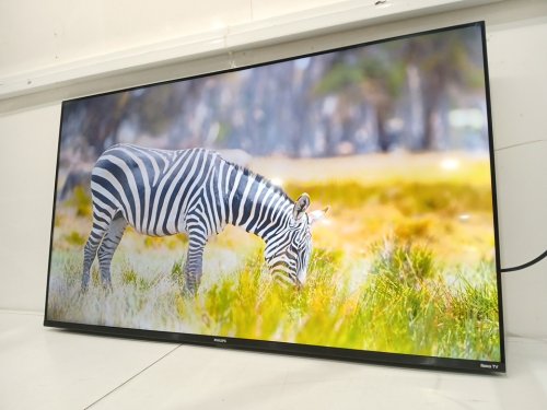 Philips 4K UHD QLED Roku Smart TV - 50" (Model: 50PQL7676) image 9