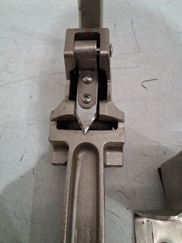 VEVOR commercial Heavy Duty Manual Can Opener - For Cans Up to 11.8" Tall -  25" x 9" - silver/black (model: MM-ZT01-47) image 4