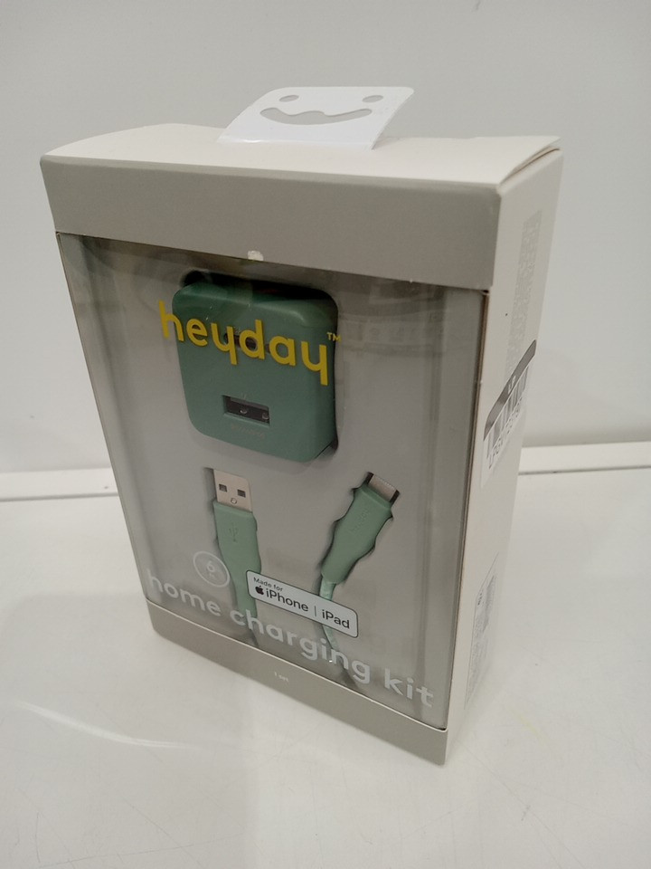 2pc heyday DUAL Port USB-A and USB-C home charging kit with USB-C to lightning cable - made for iPhone & iPad - 6ft - Sage Green (Model: 080 08 5402) image 2