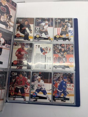 550 APPROX ASSSTD NHL PRO SET 1990 HOCKEY CARDS image 13