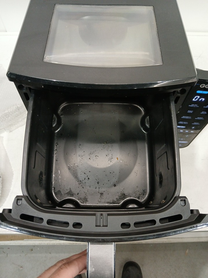 Gourmia 4 dish dual basket air fryer with sync cook - 11qt - black (model: 3333015) image 5