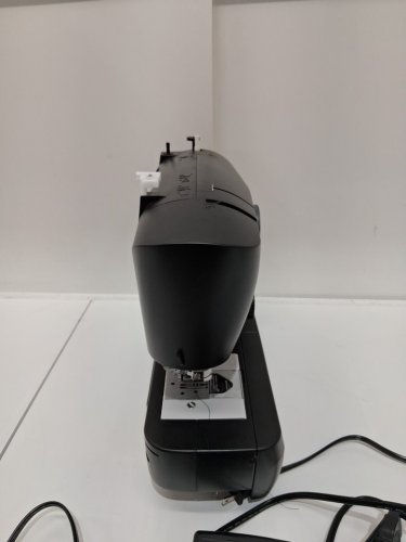 SINGER LIGHTWEIGHT & PORTABLE SEWING MACHINE WITH 45 STITCH APPLICATIONS - BLACK (MODEL: M1150) image 8
