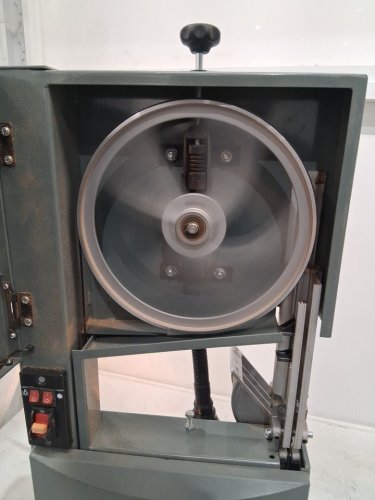 King Canada Wood Bandsaw with light & Laser - 9" - grey (model: KC-902C) image 6