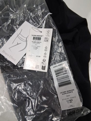 WOMEN'S VERO MODA TAMMY SEAMLESS SHAPE SHORTS - MEDIUM/LARGE - BLACK - (STYLE: 10290412) image 2