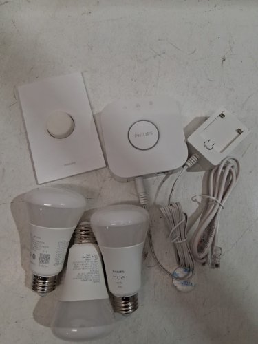PHILIPS HUE WHITE AND COLOUR AMBIANCE SMART LIGHTING STARTER KIT - 75W 1100LM - MULTICOLOR (MODEL: 563320) image 4