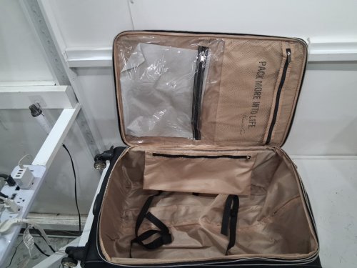 Kenneth Cole Reaction Women's Chelsea Chevron Quilted Softside Expandable 8-Wheel Spinner Checked Suitcase - 28" - BLACK/GOLD - (MODEL: 5717395) image 6