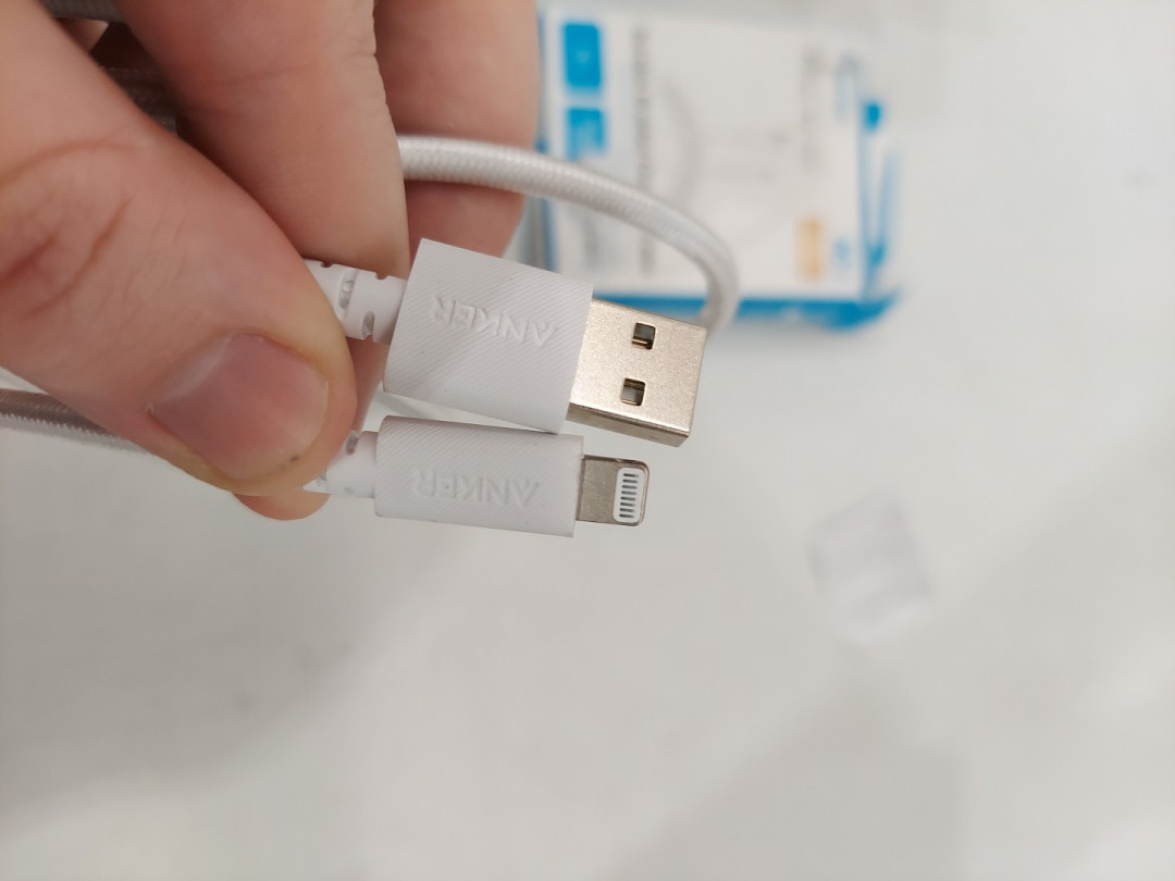 Anker durable Braided Charging Cable - USB-A to lightning - 10ft - White (Model: A8014) image 3