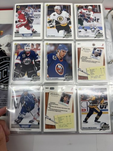 1300+ APPROX ASSSTD 1991/92/93 NHL UPPER DECK HOCKEY CARDS IN ENGLISH AND FRENCH VERSIONS image 35