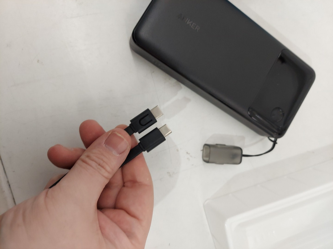 Anker 20,000mAh on-the-go Power bank with strap & digital display - 30W - black (Model: A1384) image 4