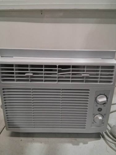 GE APPLIANCES ELECTRONIC WINDOW AIR CONDITIONER - 5,000 BTU - 150SQ.FT - WHITE (MODEL: AWAS05BWFC) image 7