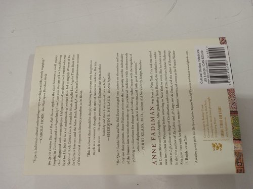 (paperback) The Spirit Catches You and You Fall Down: A Hmong Child, Her American Doctors, and the Collision of Two Cultures by Anne Fadiman image 3