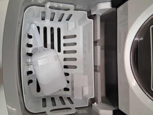 FRIGIDAIRE ICE MAKER MACHINE - MAKES UP TO 26LBS/DAY - RED (MODEL: EFIC108-BLACK) image 5
