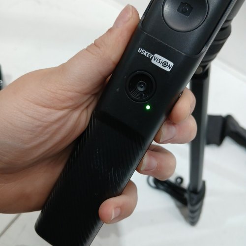 uskeyvision vlogging youtube starter kit with light, phone stand. camera mount, tripod, wireless lavalier microphone, and AI face tracking - black (model: r01 pro combo1) image 4