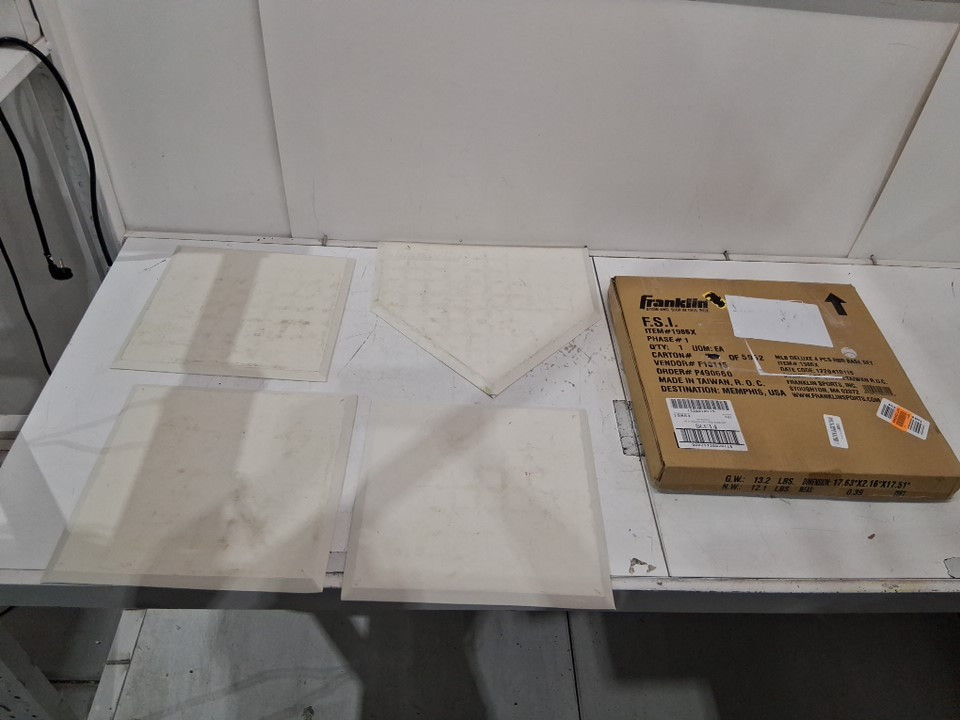 4PC Franklin Sports MLB Deluxe Throw Down Rubber Base Set - 17" Home/13.5" Bases - White (model: 1986x) image 2