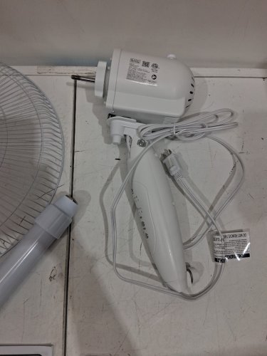 BLACK + DECKER 3-SPEED OSCILLATING STANDING FAN - 16" - WHITE (MODEL: BFSR16W) image 4