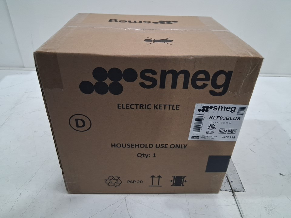 SMEG retro style cordless electric kettle with automatic shut off & built in filter - 1.7L - BLACK (model: klf03blus) image 2