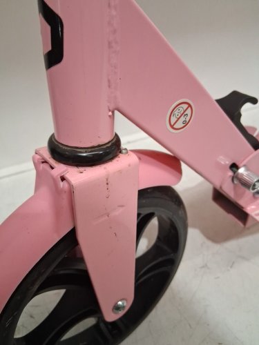 Kid's Welmotive Kick Scooter WITH ADJUSTABLE HANDLE BARS - 220lbs max - Pink (MODEL: d005) image 6