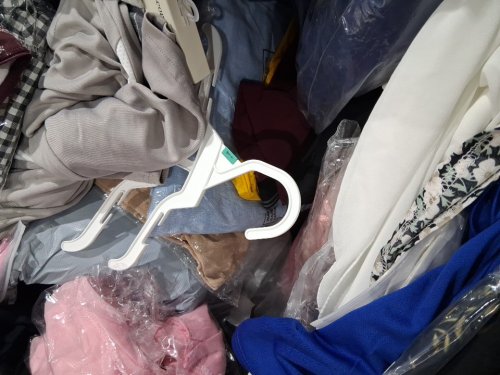 assorted MIXED Clothes MYSTERY PALLET - VARIOUS clothes and sizes - aprox 300+ image 8