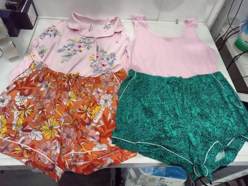 4 ASSORTED PAJAMA SHORTS & SHIRTS - XL - ASSORTED BRANDS image 2
