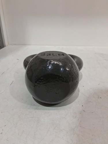 AMAZON BASICS free WEIGHT workout kettlebell - 25LBS - CAST IRON image 4