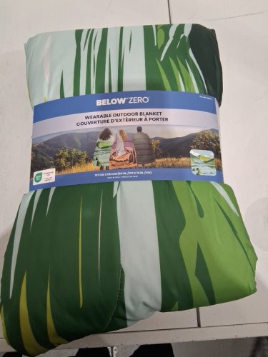 BELOW ZERO BELOW ZERO 2-IN-1 WEARABLE HOODED OUTDOOR BLANKET - 54" × 76" - GREEN/BLUE (MODEL: 1896292) image 2