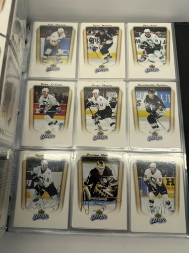 370 APPROX ASSSTD 2005 UPPER DECK MVP HOCKEY NHL CARDS image 7