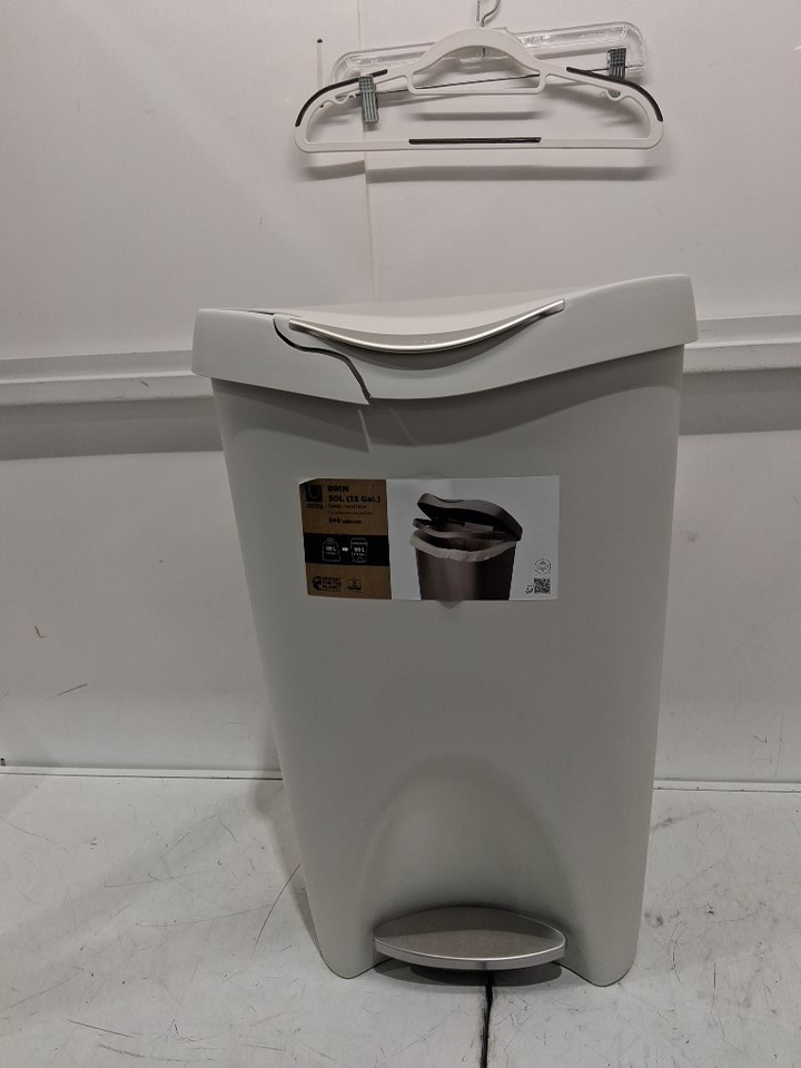 Umbra Brim step-on trash can - 50L - Sand (Model: 084200-1313) image 3