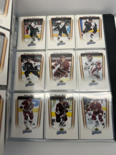 370 APPROX ASSSTD 2005 UPPER DECK MVP HOCKEY NHL CARDS image 3
