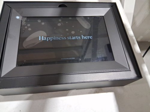Aura Carver Wi-Fi Digital Photo Frame - 10.1" - black  (model :AF900-MBLK) image 3