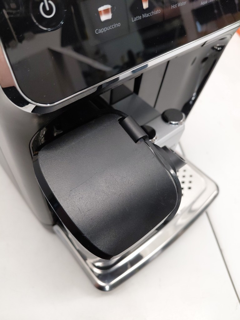 Philips lattego 3300 series fully automatic ESPRESSO MACHINE WITH BUILT-IN GRINDER - BLACK (MODEL: ep3341/50) image 3