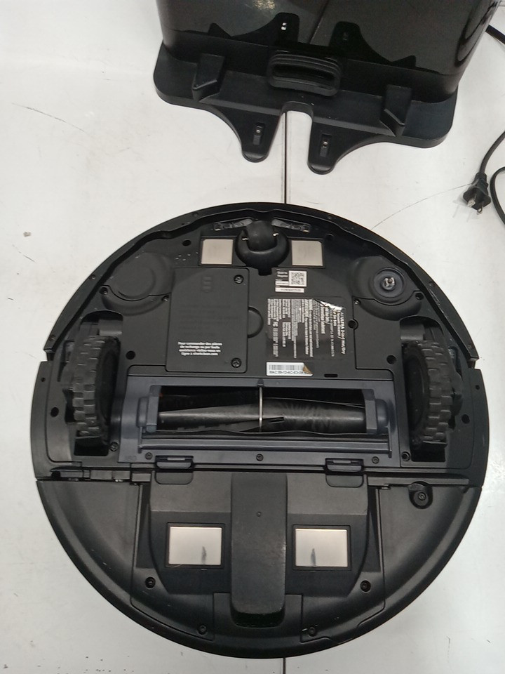Shark matrix plus 2-in-1 Robot Vacuum and Mop with XL HEPA Self-Empty Base, Bagless, 60-Day Capacity & Matrix Clean Navigation - black/gold (model: aV2610bfca/rv2600ca) image 12