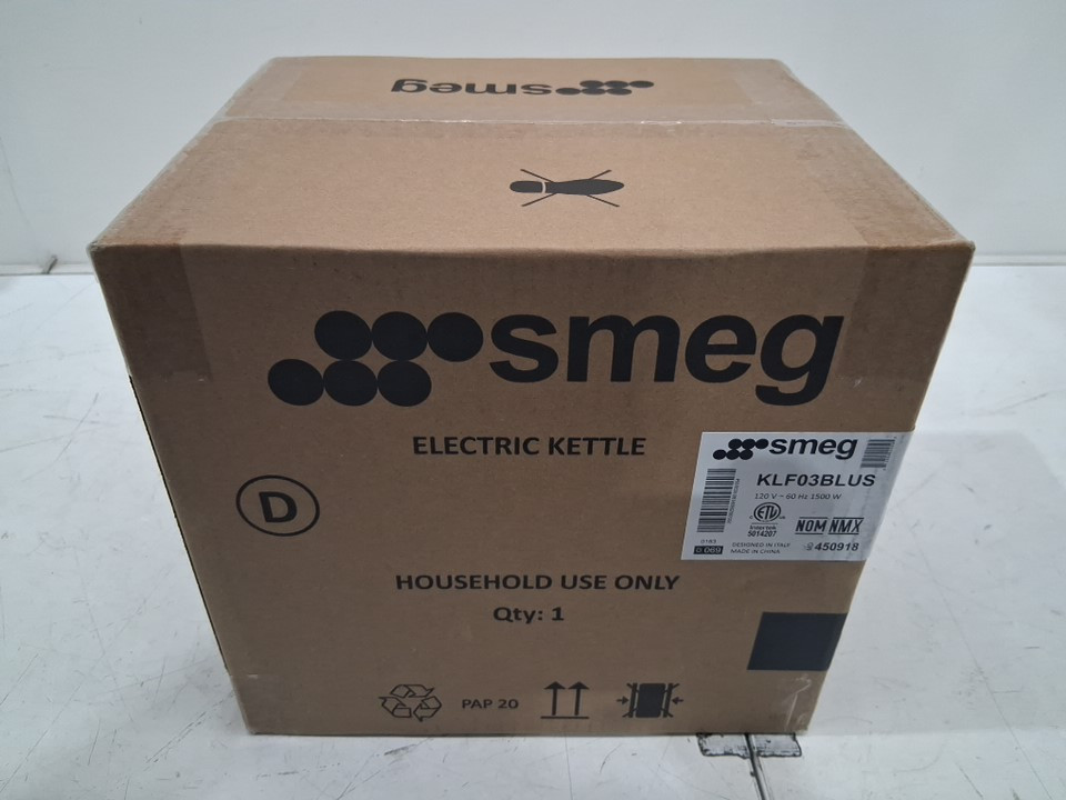 SMEG retro style cordless electric kettle with automatic shut off & built in filter - 1.7L - BLACK (model: klf03blus) image 2