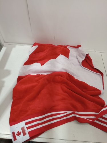 Safdie & co Canada day jacquard beach towel - 40" x 70" - red/white (model: 1993030) image 2