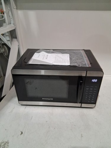FRIGIDAIRE readycook countertop Microwave oven - 0.7Cu Ft - SILVER - (model: eMW729) image 3