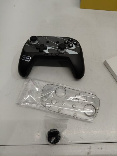 EasySMX Multiplatform Wireless Gaming Controller WITH RGB (MODEL: S10) image 2