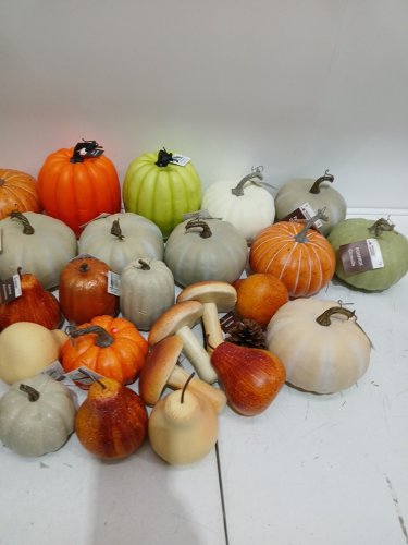 25PC+ ASSORTED FALL STYLE FILLER DECOR - PUMPKINS, ACORNS, PINECONES AND MORE - VARIOUS SIZES image 4