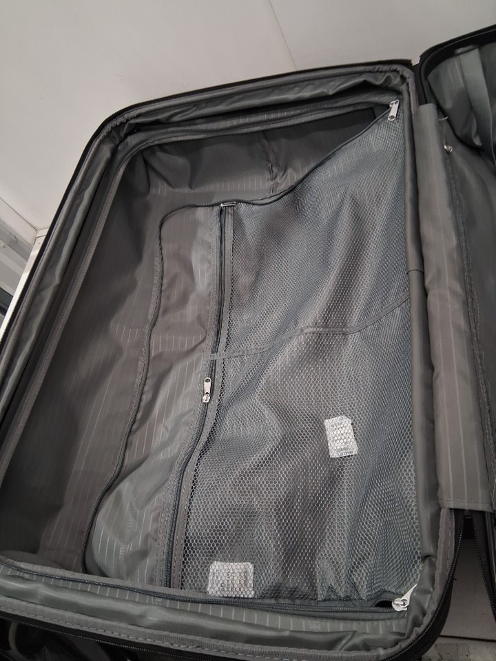 AmazonBasics Hardside Spinner roller Travel Luggage Suitcase - 30" - black image 5